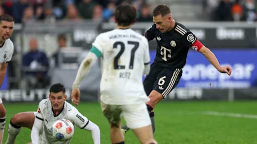 Joshua Kimmich erzielt das Tor zum 1:0  im Bundesliga-Spiel des FC Bayern bei Borussia Mönchengladbach.