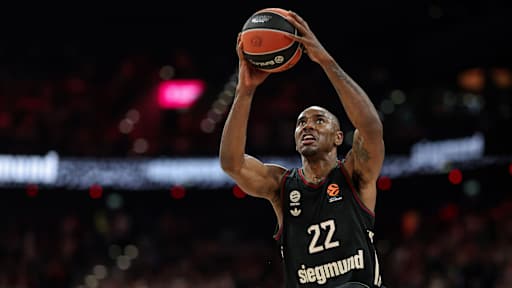 Isiaha Mike, auf dem weg zum Dunk!