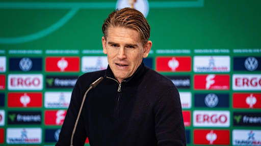 Christoph Freund im Pressetalk des FC Bayern vor dem DFB-Pokal-Spiel in Köln