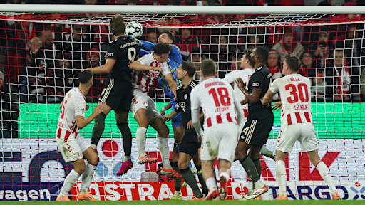 Harry Kane erzielt sein Tor zum 3:1 im DFB-Pokal-Spiel des FC Bayern beim 1. FC Köln.