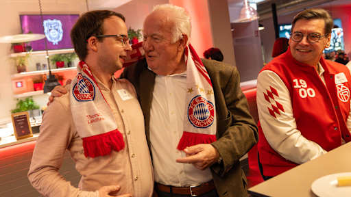 Vize-Präsident Walter Mennekes  beim Weißwurstfrühstück des FC Bayern für Mitglieder vor der Jahreshauptversammlung 2025