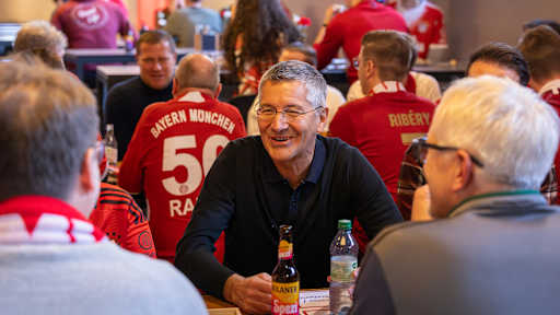 Präsident Herbert Hainer  beim Weißwurstfrühstück des FC Bayern für Mitglieder vor der Jahreshauptversammlung 2025