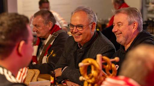 Jürgen Muth, Geschäftsführer der Allianz Arena, beim Weißwurstfrühstück des FC Bayern für Mitglieder vor der Jahreshauptversammlung 2025