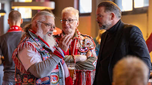 Peter Romics, Direktor Global Commerce, beim Weißwurstfrühstück des FC Bayern für Mitglieder vor der Jahreshauptversammlung 2025