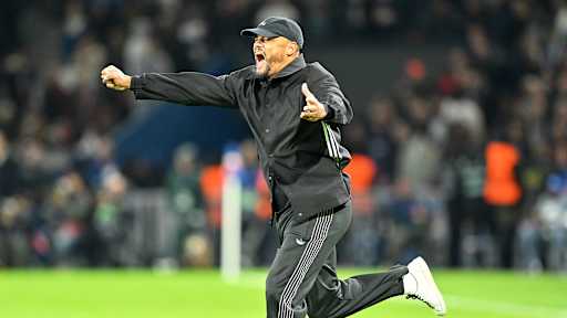 Vincent Kompany y su equipo celebran la victoria por 1-2 en París