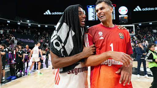 Isiaha Mike and Oscar da Silva celebrate Bayern’s third consecutive victory.