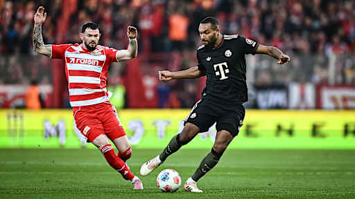 Jonathan Tah mit Ball am Fuß während des Auswärtsspiels des FC Bayern in der Bundesliga bei Union Berlin