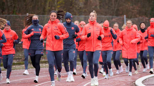 Mala Grohs Giulia Gwinn FC Bayern Women training