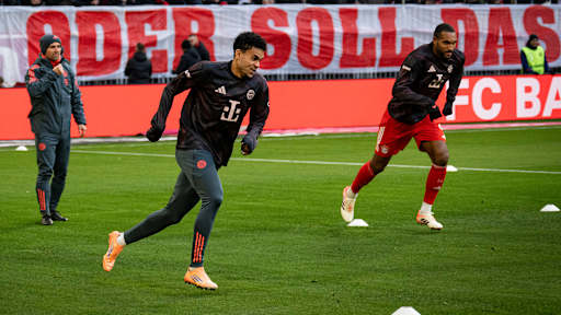 Luis Diaz beim Warm-Up vor dem Bundesliga-Spiel des FC Bayern gegen den SC Freiburg.