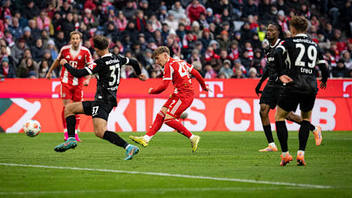Lennart Karl erzielt das 1:2 im Bundesliga-Spiel des FC Bayern gegen den SC Freiburg.