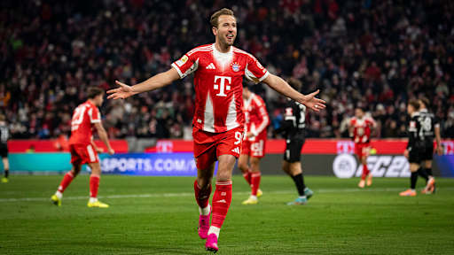 Harry Kane jubelt nach dem 4:2 im Bundesliga-Spiel des FC Bayern gegen den SC Freiburg.
