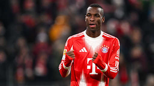 Nicolas Jackson jubelt nach dem 5:2 im Bundesliga-Spiel des FC Bayern gegen den SC Freiburg.