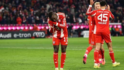 Nicolas Jackson jubelt nach dem 5:2 im Bundesliga-Spiel des FC Bayern gegen den SC Freiburg.