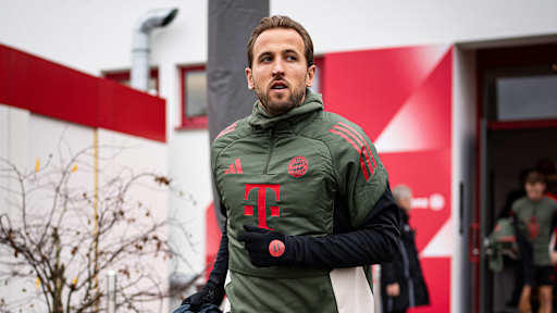 Harry Kane kommt aus der Kabine des FC Bayern an der Säbener Straße