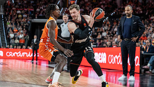 Andreas Obst in a one-on-one