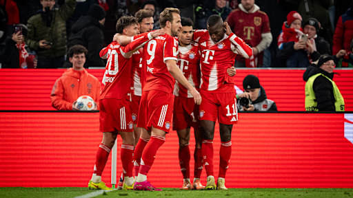 Der FC Bayern bejubelt das Tor von Luis Diaz zum 2:1 im Bundesliga-Heimspiel des FC Bayern gegen den FC St. Pauli.