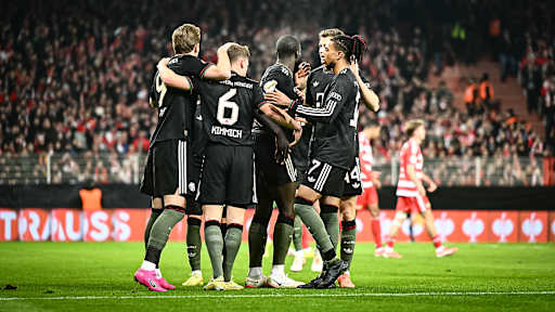 Joshua Kimmich, Michael Olise und Co. jubeln während des Auswärtsspiels des FC Bayern im DFB-Pokal-Achtelfinale bei Union Berlin