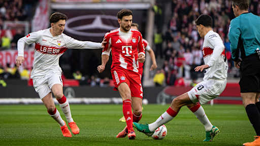 Leon Goretzka am Ball im Bundesliga-Spiel des FC Bayern beim VfB Stuttgart