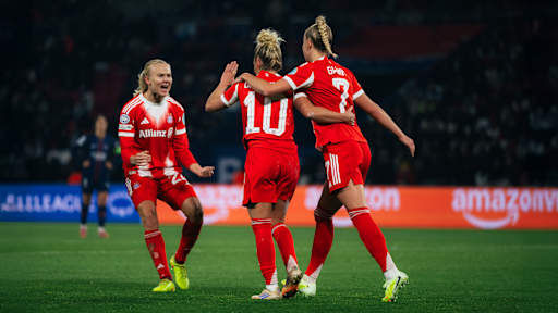 Pernille Harder, Linda Dallmann und Giulia Gwinn bejubeln ein Tor gegen PSG.