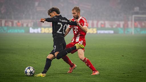 Konrad Laimer im Zweikampf mit einem Sporting-Spieler
