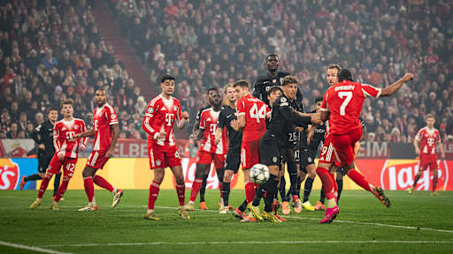 Serge Gnabry erzielt das 1:1 gegen Sporting per Volley