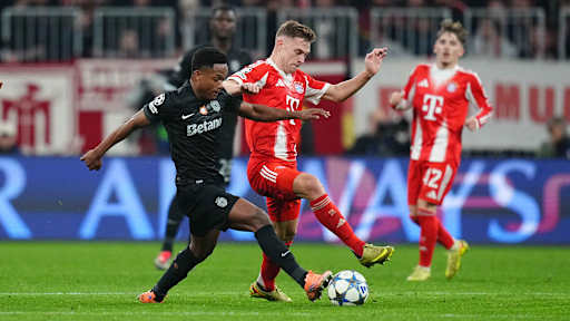 Joshua Kimmich im Zweikampf mit einem Sporting-Spieler