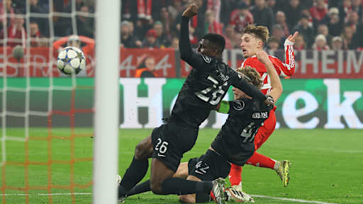 Lennart Karl erzielt im Spiel gegen Sporting das 2:1 für den FC Bayern