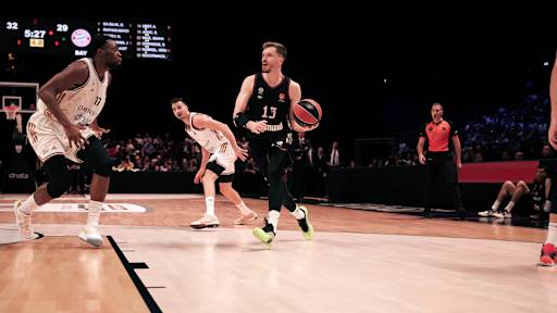 Andreas Obst zieht zum Korb