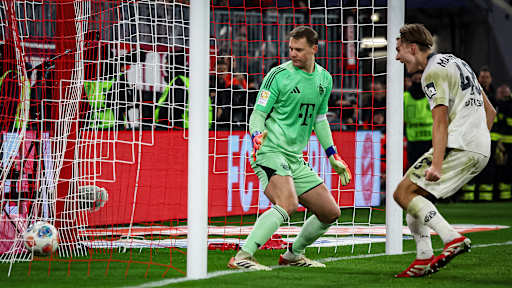 Kacper Potulski trifft zum 1:1-Ausgleich während des Bundesliga-Heimspiels des FC Bayern gegen den 1. FSV Mainz 05