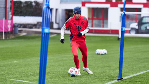 Jamal Musiala am Ball im FC Bayern-Training