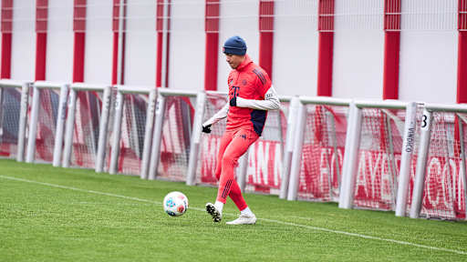 Jamal Musiala am Ball im Training des FC Bayern