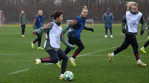 Momoko Tanikawa während des Abschlusstrainings der FC Bayern Frauen.