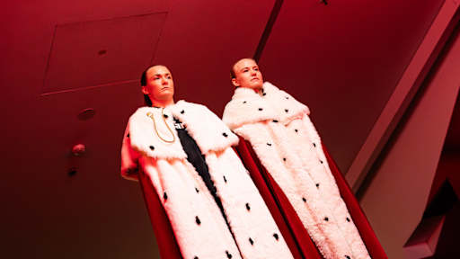 Pernille Harder und Magdalena Eriksson bei der Vertragsverlängerung in der Allianz Arena.