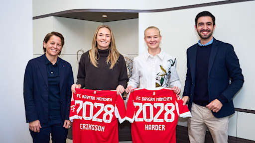 Pernille Harder und Magdalena Eriksson bei der Vertragsverlängerung in der Allianz Arena.