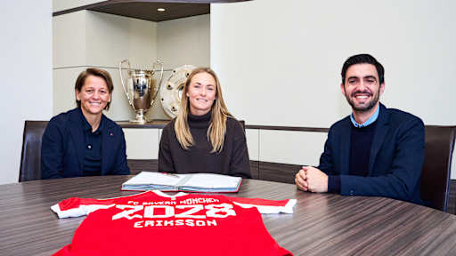 Magdalena Eriksson bei der Vertragsverlängerung an der Säbener Straße.