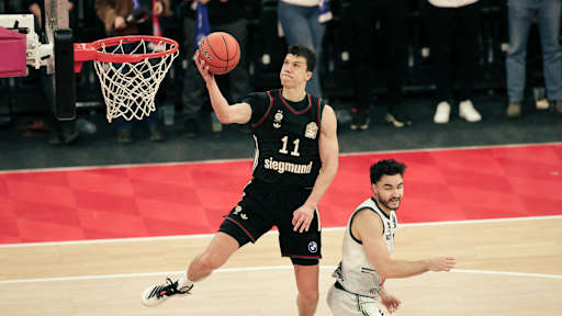 Vladimir Lucic mit dem Layup