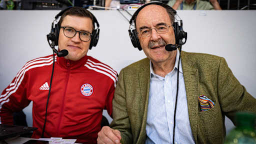 Martin Sedlacek und Fritz von Thurn und Taxis auf der Pressetribüne der Allianz Arena