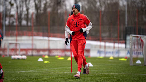 Jamal Musiala läuft im Training des FC Bayern