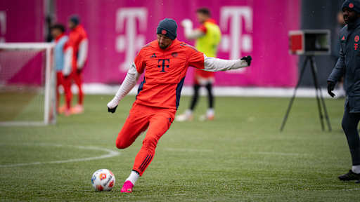 Harry Kane schießt im Training des FC Bayern