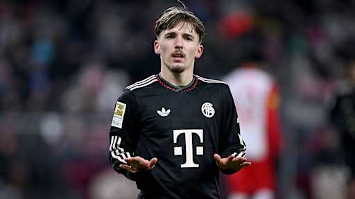 Lennart Karl jubelt nach seinem 2:0 im Testspiel des FC Bayern bei Red Bull Salzburg