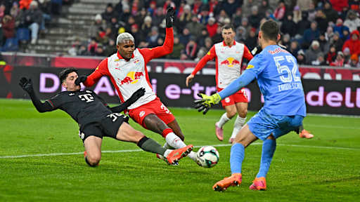Felipe Chavez trifft zum 3:0 im Testspiel des FC Bayern bei Red Bull Salzburg