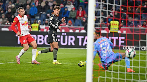 Tom Bischof trifft tzum 5:0 im Testspiel des FC Bayern bei Red Bull Salzburg