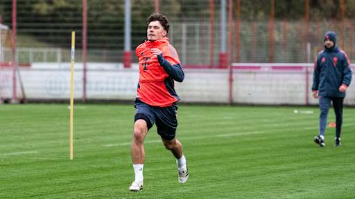 Louis Richter läuft im Training der Amateure.