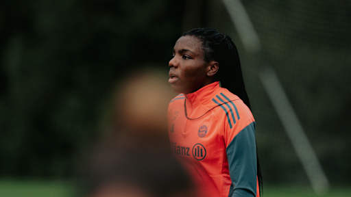 Edna Imade während einer Trainingseinheit der FC Bayern Frauen.