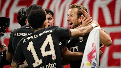 Harry Kane und seine Kollegen jubeln während des Gastspiels des FC Bayern in der Bundesliga bei RB Leipzig