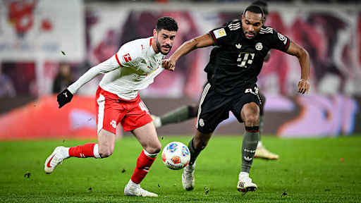 Jonathan Tah im Zweikampf während des Gastspiels des FC Bayern in der Bundesliga bei RB Leipzig