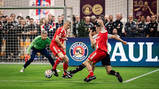 Spielszene aus dem Duell des FC Bayern mit Juventus Turin während des FC Bayern Legends Cup 2026 im SAP Garden