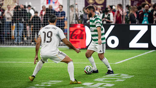 Spielszene aus dem Duell zwischen Real Madrid und Celtic Glasgow während des FC Bayern Legends Cup 2026 im SAP Garden