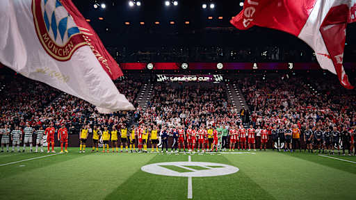 Mannschaftsvorstellung während des FC Bayern Legends Cup 2026 im SAP Garden