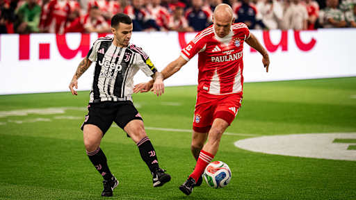 Arjen Robben mit Ball am Fuß während des FC Bayern Legends Cup 2026 im SAP Garden